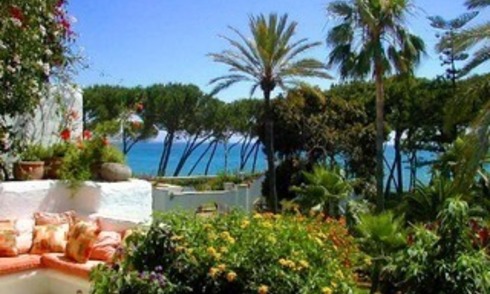 Apartment for sale in a beachfront complex on the Golden Mile at easy walking distance to Marbella centre 