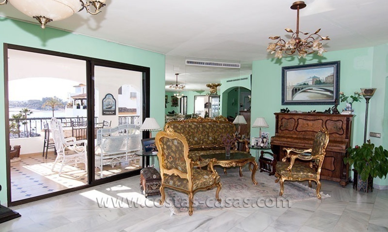 For sale: Seafront Corner Apartment in Puerto Banús, Marbella 8