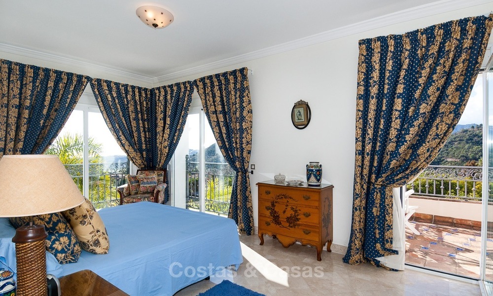 Elegant, south facing frontline golf villa for sale, located in Benahavis - Marbella with sea views 627