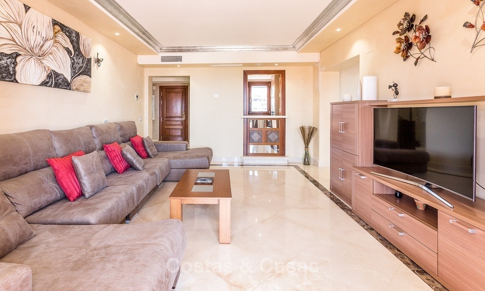 First line beach penthouse apartment for sale on the New Golden Mile between Marbella and Estepona 1003