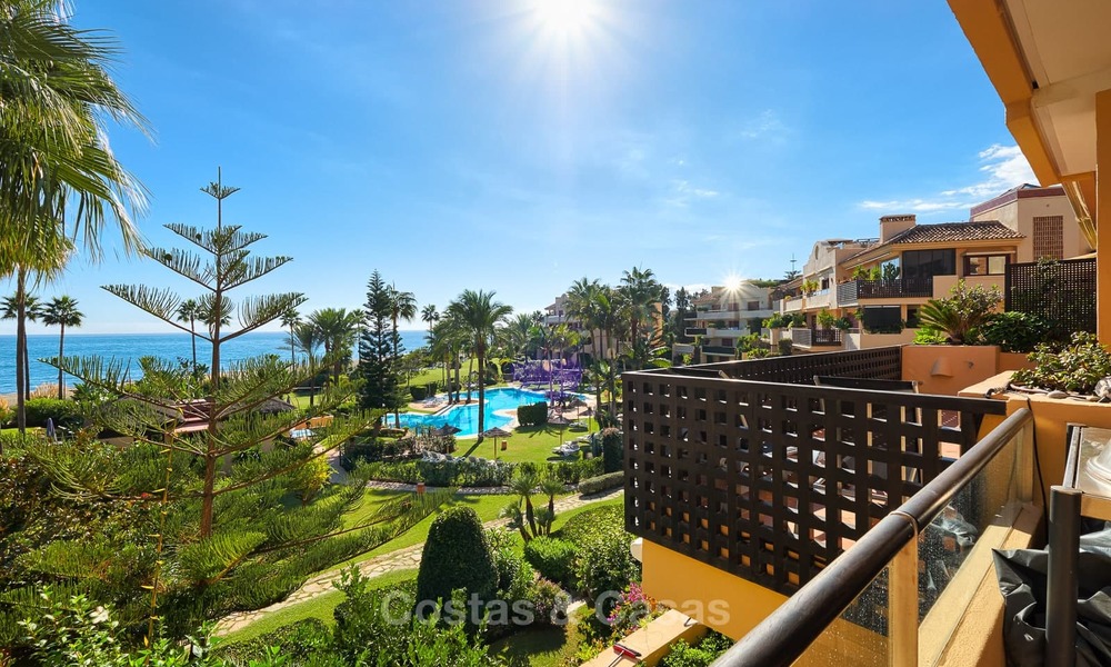 Very attractive luxury beach front apartment with fantastic sea views for sale - New Golden Mile, Marbella - Estepona 7046