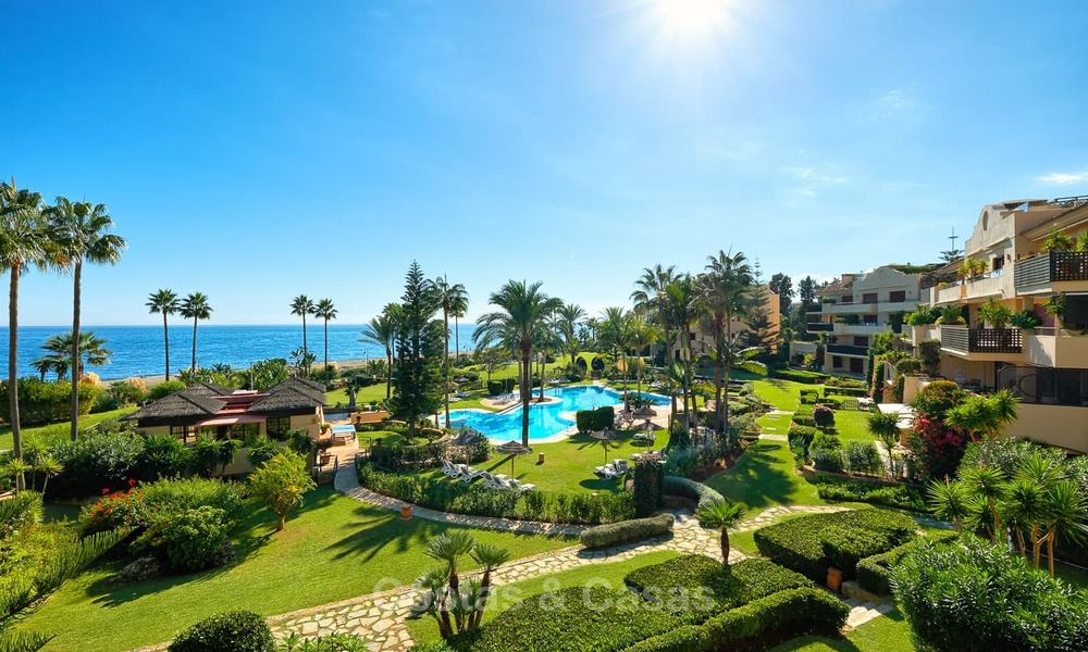 Very attractive luxury beach front apartment with fantastic sea views for sale - New Golden Mile, Marbella - Estepona 7049