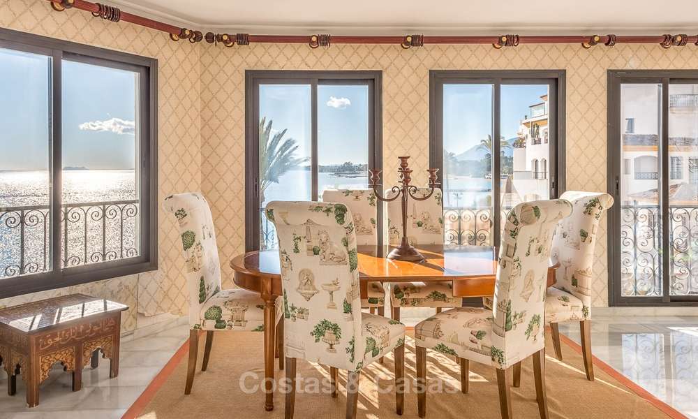 Opportunity to acquire a spacious sea front luxury apartment in the marina of Puerto Banus - Marbella 8491