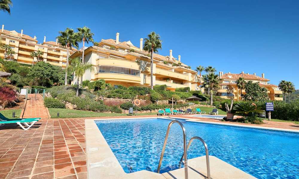 Luxury apartments and penthouses for sale with stunning golf and sea views - Elviria, Marbella 11039