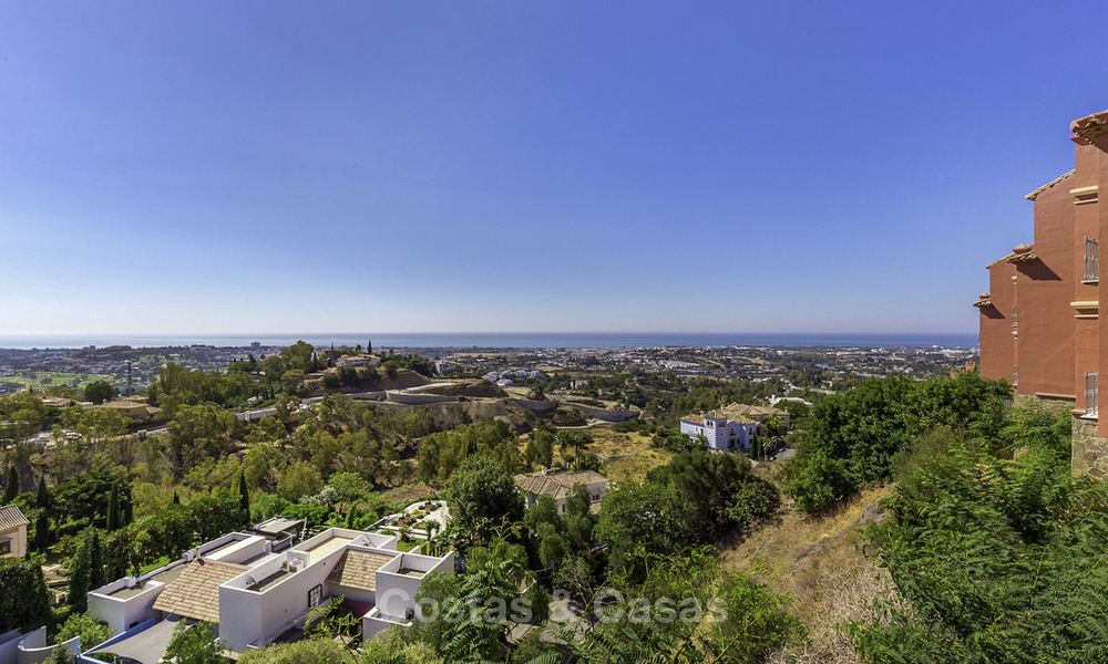 Spacious and cosy apartment with panoramic sea views for sale, Benahavis - Marbella 18355