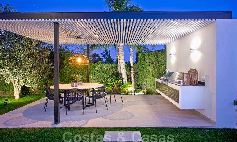 Delightful, completely renovated luxury villa with golf and sea views for sale in Nueva Andalucía, Marbella 19861