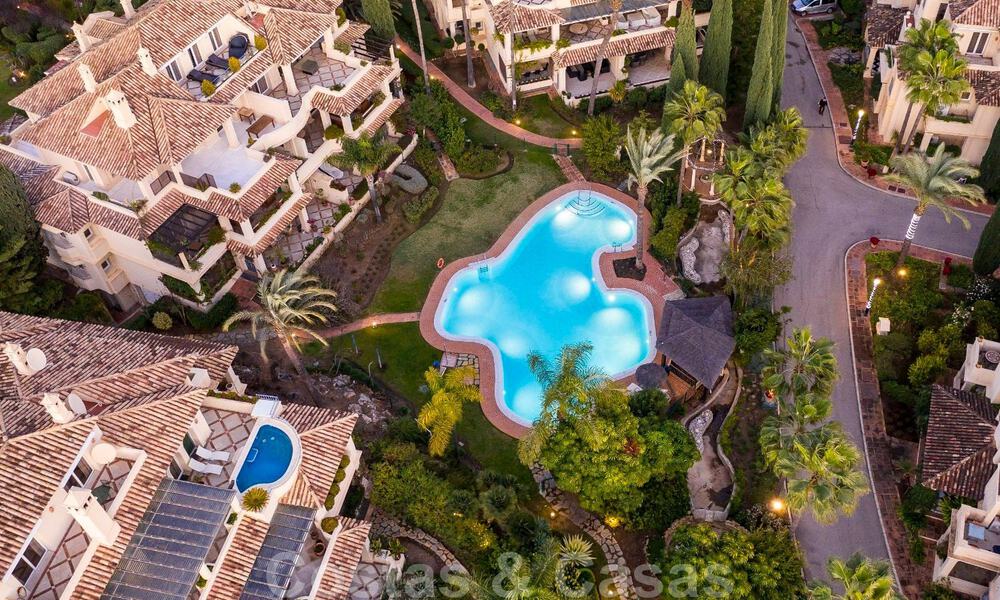 Las Alamandas: Luxury apartments and penthouses for sale in an exclusive first line golf complex in Nueva-Andalucia, Marbella 32114