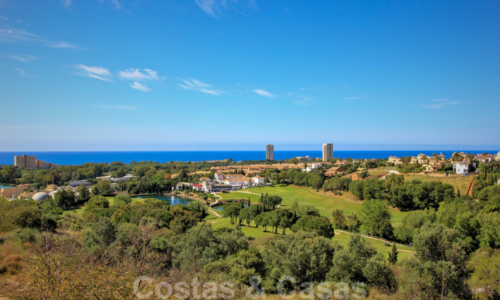 Mediterranean style villas and semi-detached villas with sea- and golf views in Elviria, Marbella 24399