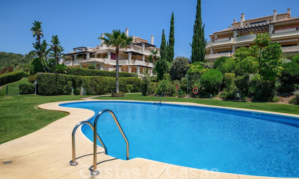 Spacious luxury apartments with a large terrace and panoramic views in a stylish complex surrounded by a golf course in Marbella - Benahavis 25168