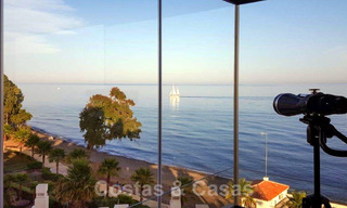 Opportunity! Modern apartment for sale on the first row of a frontline beach complex with open sea views between Marbella and Estepona 25533 