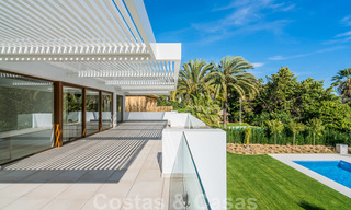 Move in ready, modern beachside villa for sale in the prestigious Guadalmina Baja in Marbella 26084 