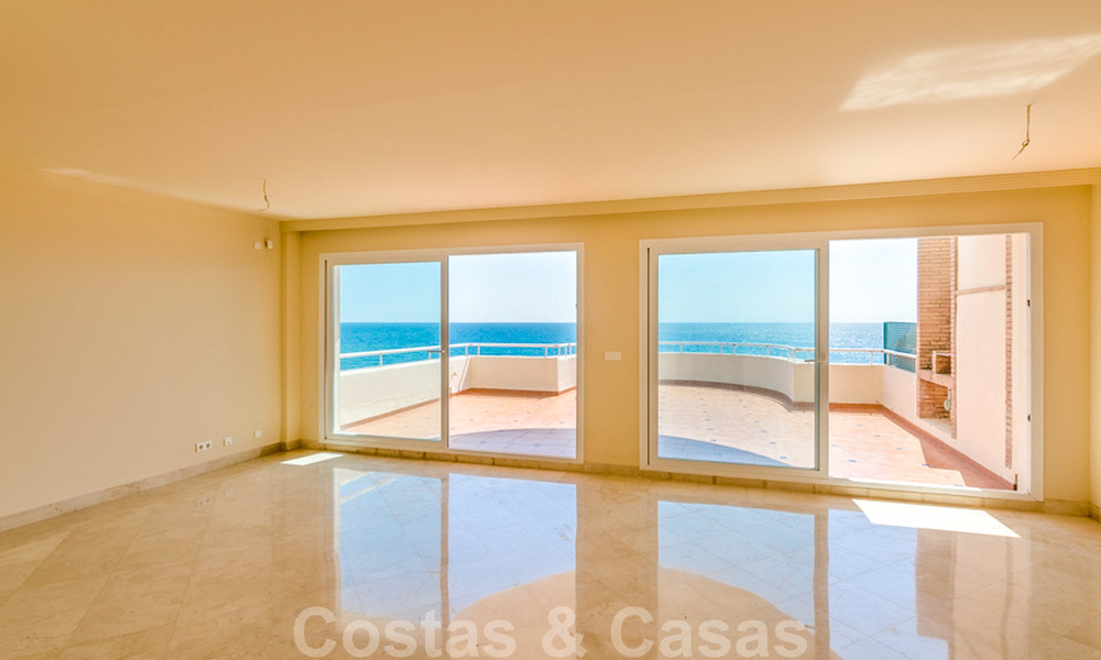 Penthouse apartment for sale, first line beach with panoramic sea view in Estepona 26196