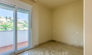 Penthouse apartment for sale, first line beach with panoramic sea view in Estepona 26198 