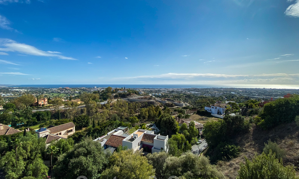 Ready to move into, spacious apartment with panoramic views of the coast and the Mediterranean Sea in Benahavis - Marbella 27339
