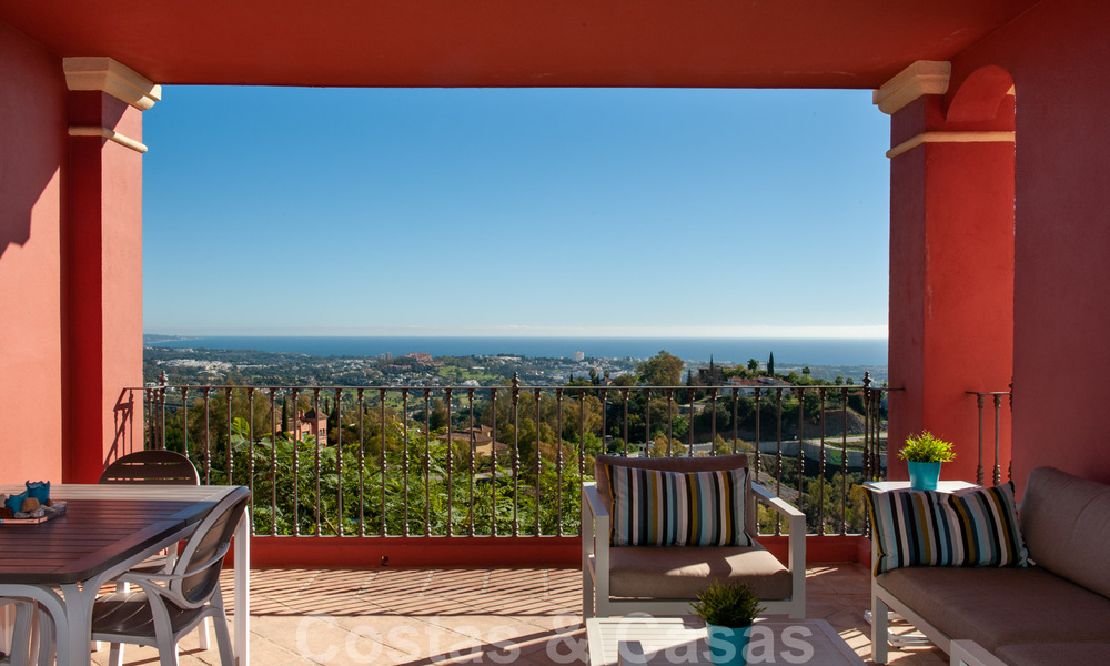 Ready to move into, spacious apartment with panoramic views of the coast and the Mediterranean Sea in Benahavis - Marbella 31020