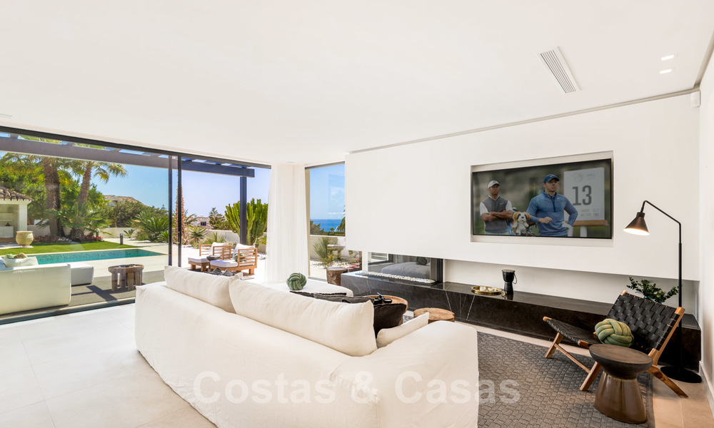 Ready to move in contemporary Mediterranean villa with sea views for sale at a short walking distance to the beach and all amenities, beach side Elviria in Marbella 27548