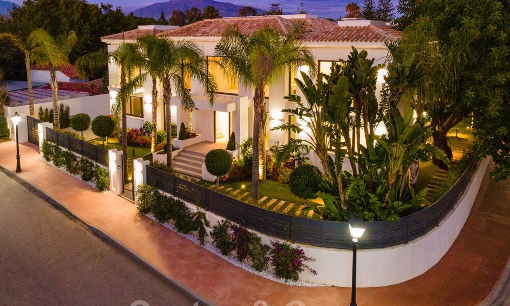 Spacious new modern beachside luxury villa for sale near the golf course in Marbella - Estepona 30177