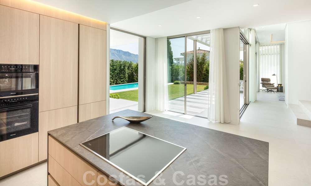 Elegant new built villa for sale with beautiful views of the La Concha mountain in Nueva Andalucia - Marbella 30068