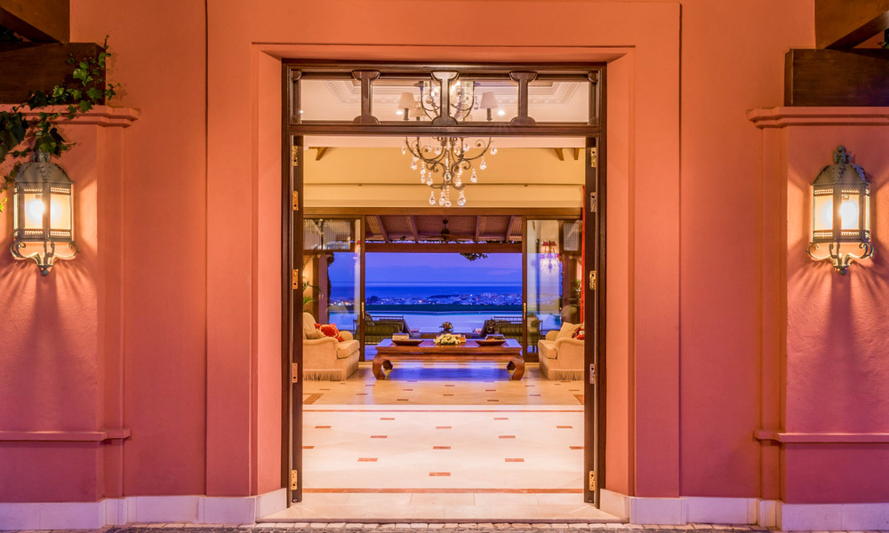 Elegant, Mediterranean style estate with sea views for sale in Benahavis - Marbella 32335