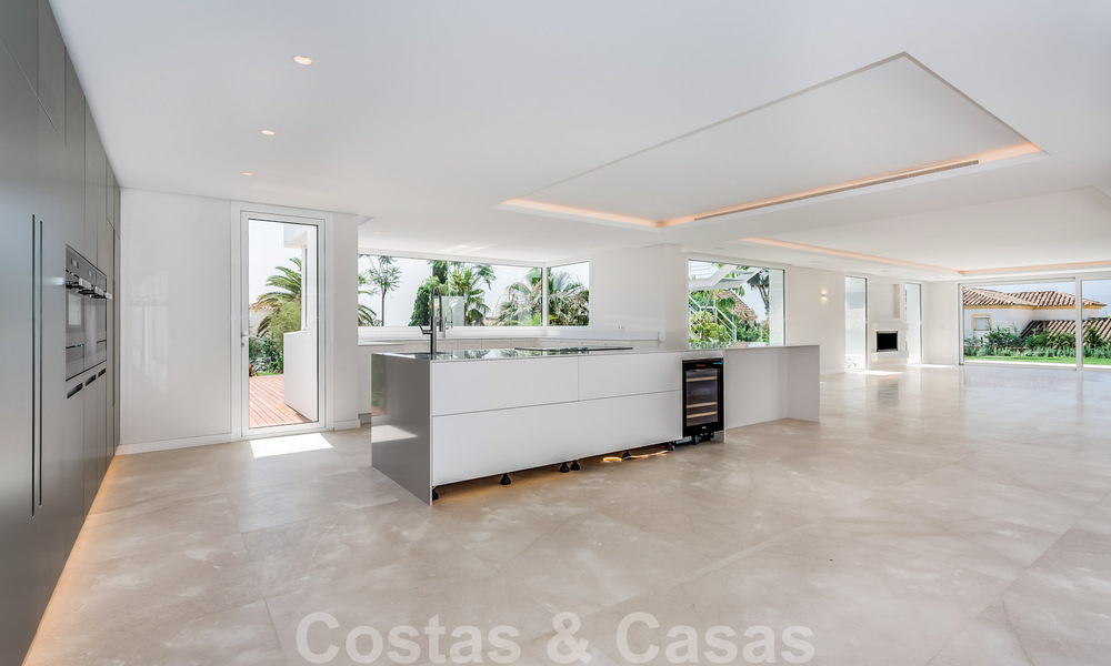 Modern beachside villa for sale in East Marbella with sea views, a stone's throw away from beautiful and cozy beaches 36475