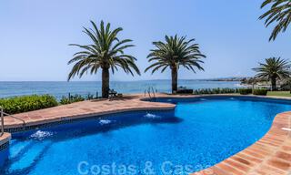 Luxury townhouse for sale, frontline beach, in a gated community, within walking distance to Estepona center 40847 