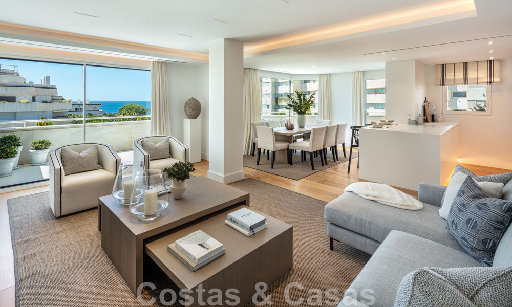 Luxury penthouse for sale, renovated in contemporary style, with sea views in a secure complex in Marbella town 43114