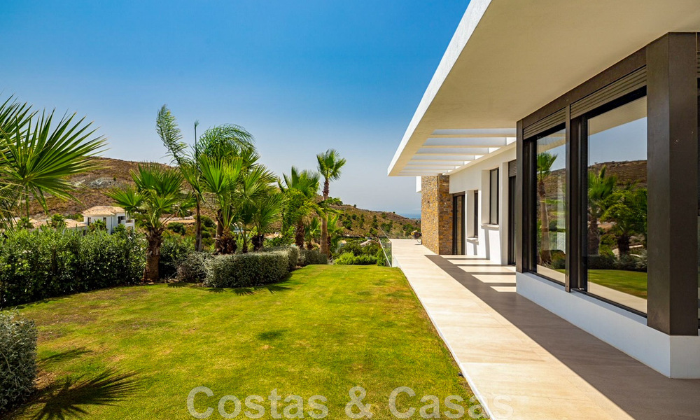 Phenomenal contemporary luxury villa for sale, directly next to the golf course with sea views in a gated golf resort in Marbella - Benahavis 43975