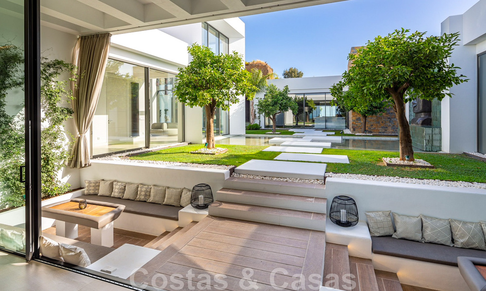 Phenomenal contemporary luxury villa for sale, directly next to the golf course with sea views in a gated golf resort in Marbella - Benahavis 43977