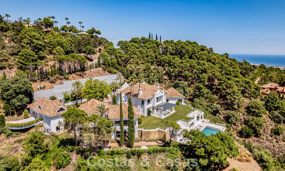Boutique resort-style villa for sale with open sea views, nestled in the lush greenery of the exclusive La Zagaleta golf resort, Marbella - Benahavis 54055