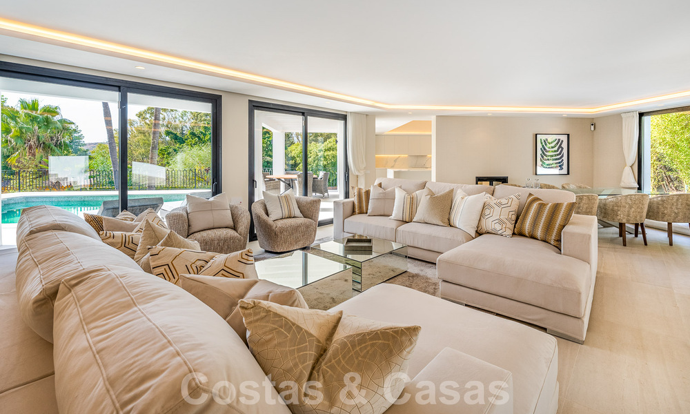 Spacious luxury villa for sale with a traditional architectural style located in a preferred residential area on the New Golden Mile, Marbella - Benahavis 55007
